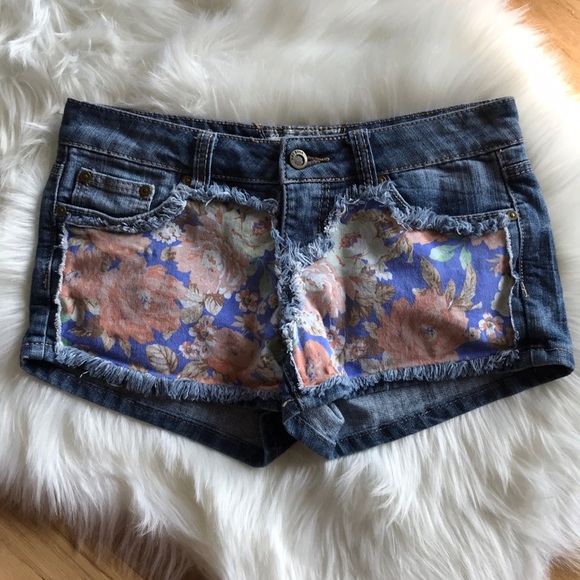 Hot Kiss denim CiCi Short with floral inset - Picture 1 of 9